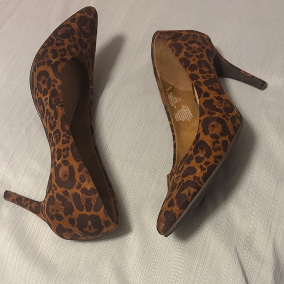 Old Navy Animal Print Heels - Picture 5 of 7